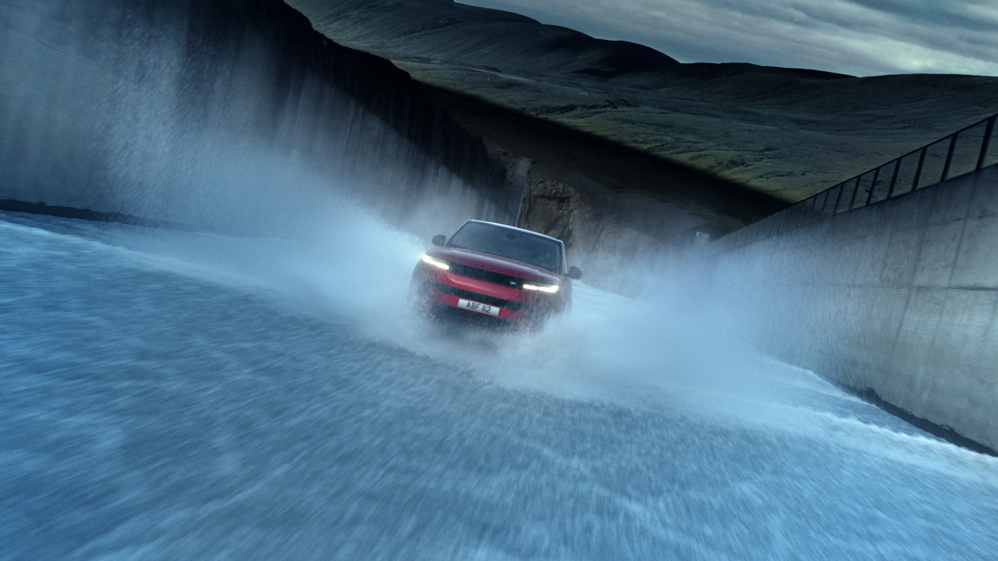 Range Rover Spillway Innovation Video Image